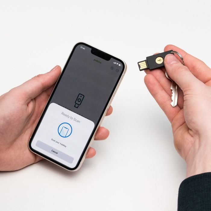 Аппаратный ключ Yubico Yubikey 5 NFC USB Type-A