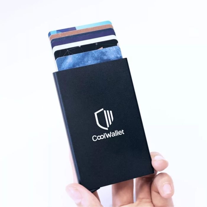 Картхолдер CoolWallet с защитой RFID Черный (CWCH)
