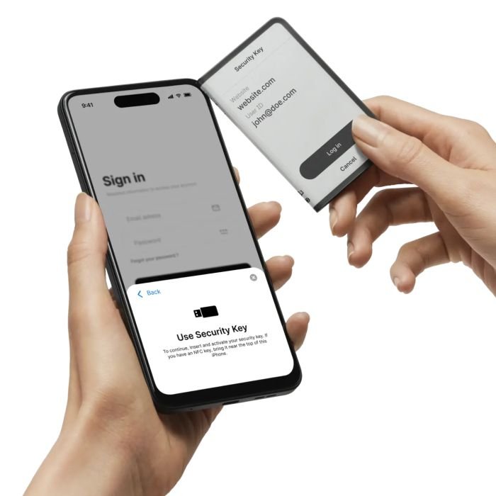 Криптокошелек Ledger Stax с чехлом Magnet Shell Black (LDGRSTX)