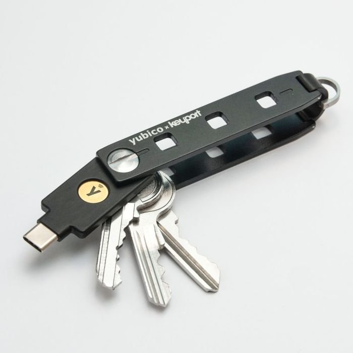 Аппаратный ключ Yubico Yubikey Security Key C NFC USB Type-С (1177087)